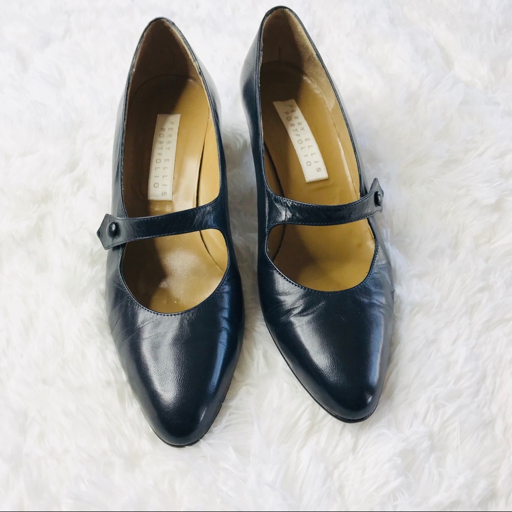 Perry Ellis Portfolio vintage navy Mary Jane heels
